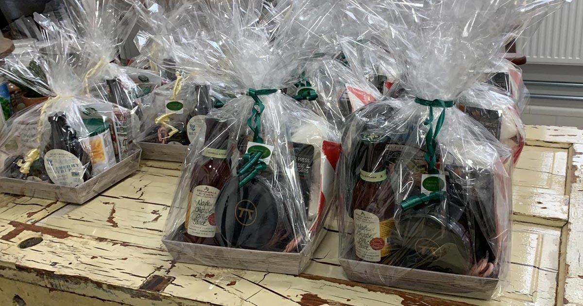 Feinkost-Geschenkkorb: 5 Ideen zum Füllen von Präsentkörben