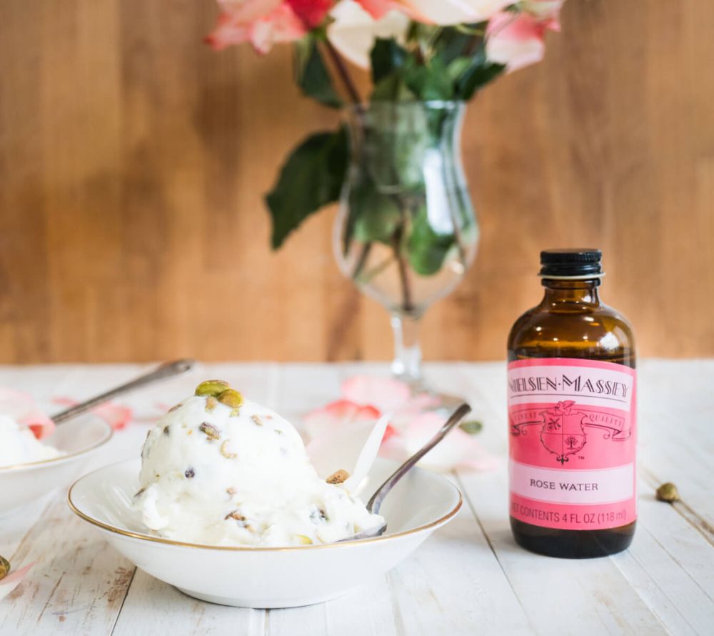 Rosenwasser-Extrakt von Nielsen-Massey kaufen – blumig für Desserts, Gebäck & Cocktails