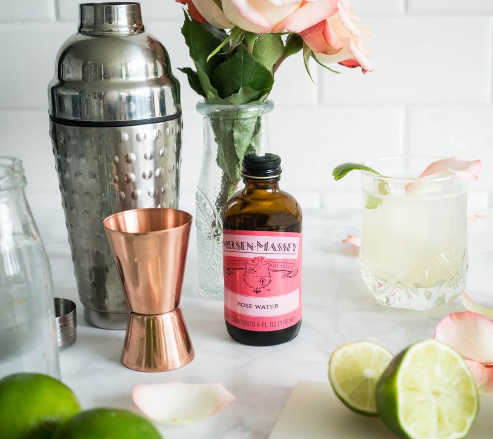 Rosenwasser-Extrakt von Nielsen-Massey kaufen – blumig für Desserts, Gebäck & Cocktails