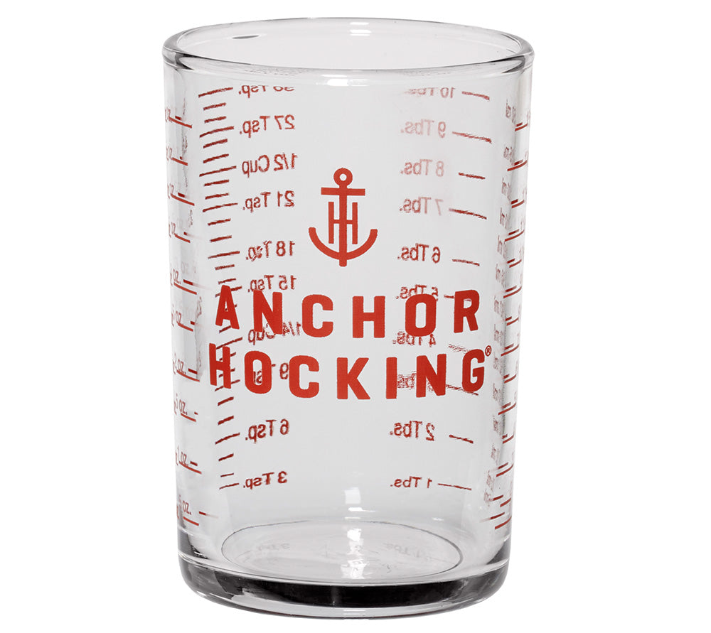 Messbecher mit roter Beschriftung von Anchor Hocking