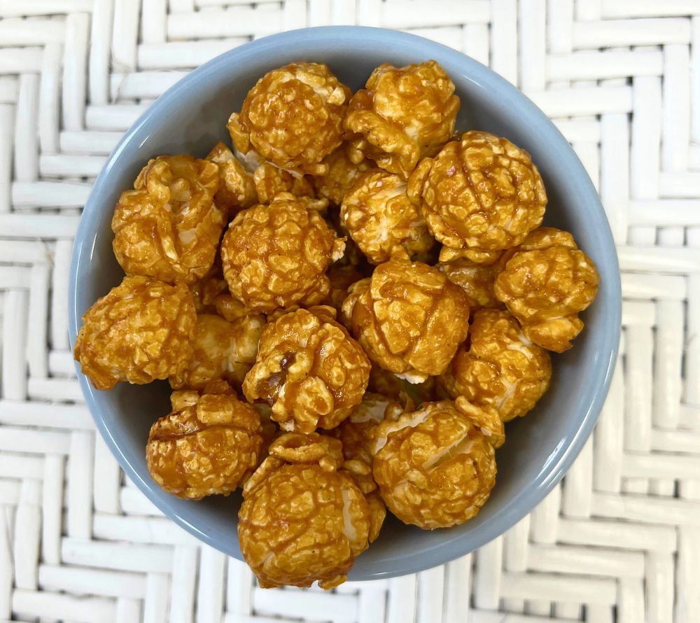 Everly Grace Popcorn Crunchy Caramel Clouds online kaufen – Karamell & Bourbon-Vanille genießen