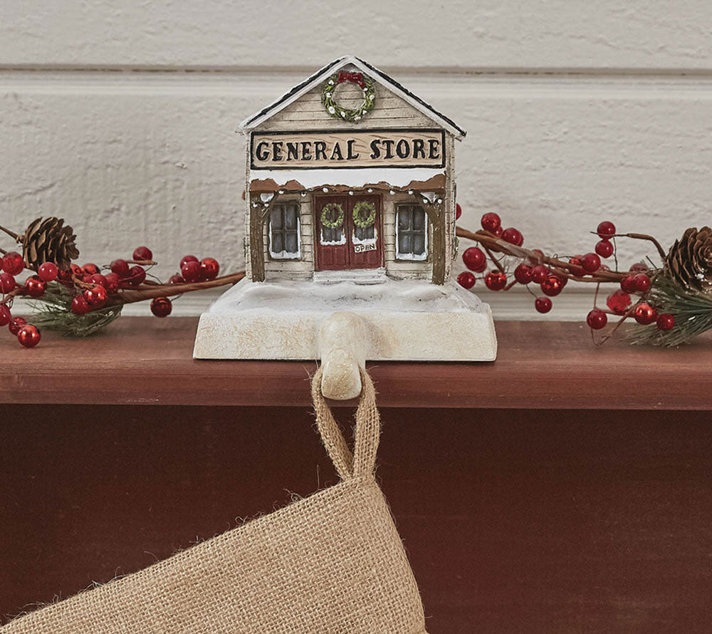 Christmas-Stocking Holder General Store kaufen – stilvoller Anhänger im Vintage-Shop-Design für Kamin & Festtage