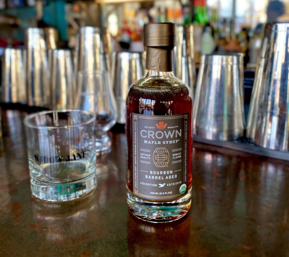 Bourbon Barrel Ahornsirup von Crown Maple online bestellen – Rauchig, Vanille & Eichenaroma