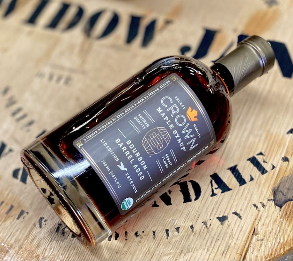 Bourbon Barrel Ahornsirup von Crown Maple online bestellen – Rauchig, Vanille & Eichenaroma