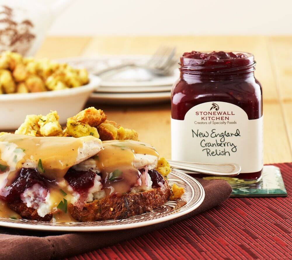 New England Cranberry Relish von Stonewall Kitchen ☆ Süß-herber Cranberrygeschmack mit einem Hauch Orange ☆ Perfekt als Sandwich-Aufstrich oder Beilage zu Hähnchen und Truthahn. Jetzt genießen!