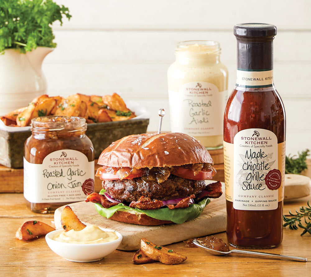 Maple Chipotle Grille Sauce von Stonewall Kitchen ☆ hochwertige Zutaten ☆ natürlicher Ahornsirup  ☆ zartes Raucharoma ☆ Jetzt probieren!