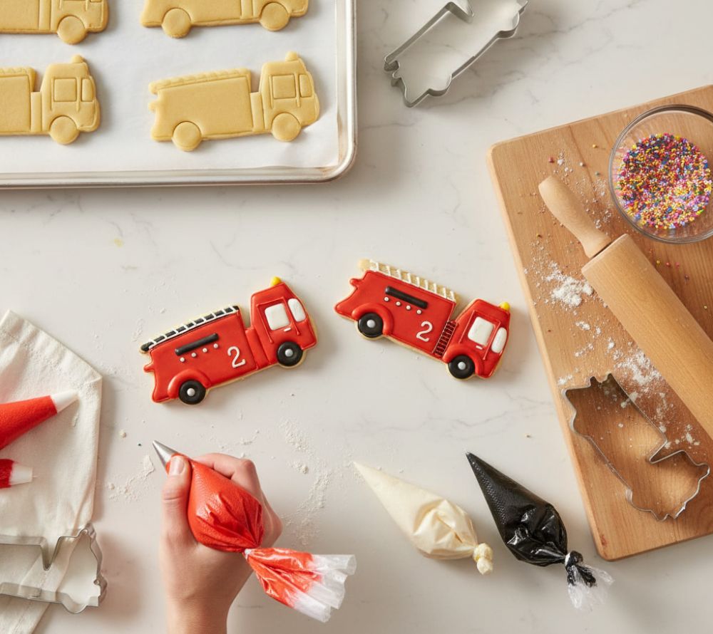 Everly Grace Cookie Cutter Fire Truck New York (13 × 6,4 × 2,5 cm) – hochwertige Ausstechform für Kekse, Plätzchen & Mürbeteig. Ideal für USA-Fans.