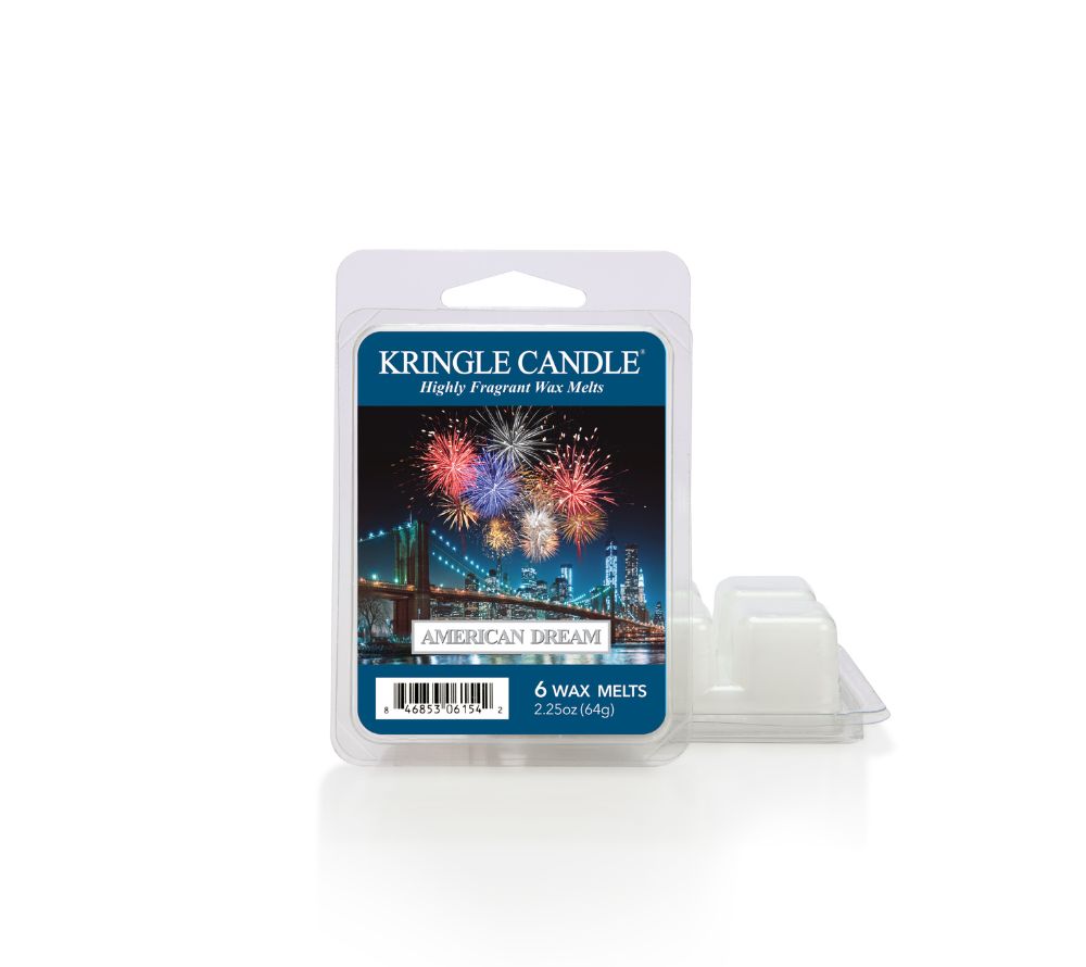 American Dream Duftkerze von Kringle Candle.  Floraler Duft mit warm-holziger Tiefe. Ideal für Sommerabende & gemütliche Wohnräume. In drei Größen entdecken.