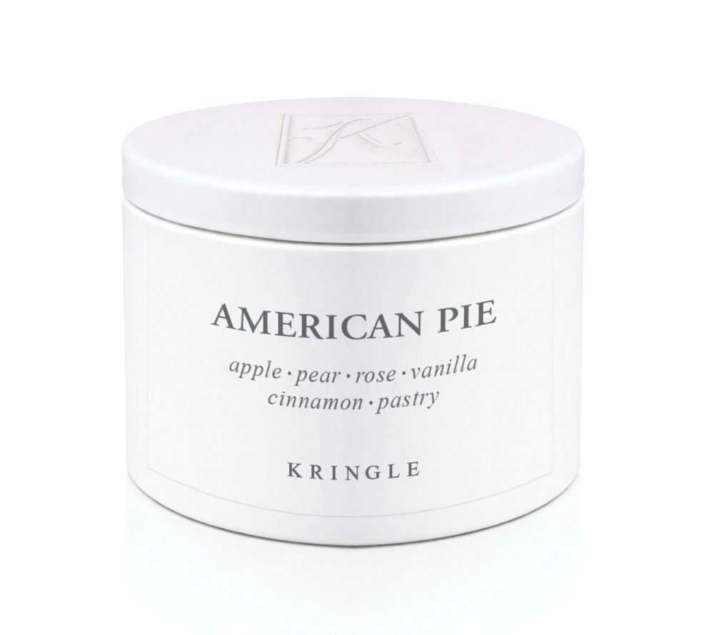 American Pie Duftkerze von Kringle Candle. Ideal für gemütliche Wohnräume & entspannte Abende. Hochwertiges Wachs für langanhaltenden Duft. Jetzt kaufen.