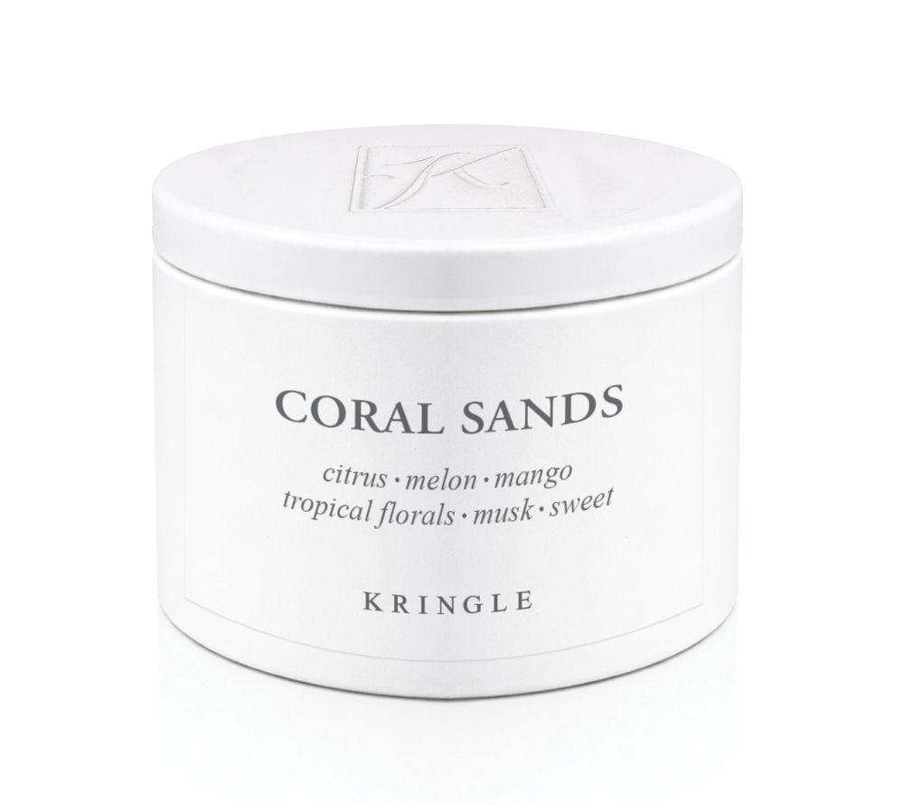 Coral Sands Duftkerze von Kringle Candle.  Fruchtig-tropischer Sommerduft. Mit exotischer Mango & frischer Citrusnote. Jetzt in drei verschiedenen Größen kaufen.