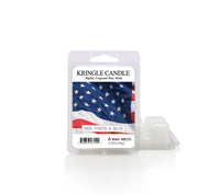 Kringle Candle Red, White & Blue Duftkerze – frischer Sommerduft mit salziger Pomelo, Waldkiefer, Baumwollblüte, Sandelholz und Moschus. Jetzt entdecken!