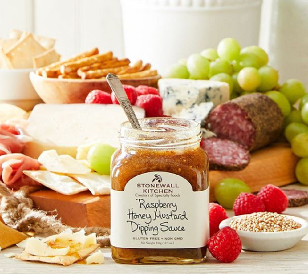 Raspberry Honey Mustard Dipping Sauce von Stonewall Kitchen kaufen ☆ Exquisiter Senf mit Honig und Himbeeren ☆ Für Burger, Sandwichs oder als Dip ☆ Jetzt probieren!