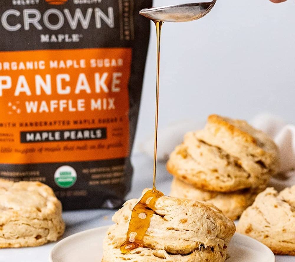 
                  
                    Organic Maple Sugar Pancake Mix von Crown Maples ☆ Hergestellt mit 100 % biozertifiziertem Ahornsirup ☆ für den perfekten Start in den Tag
                  
                