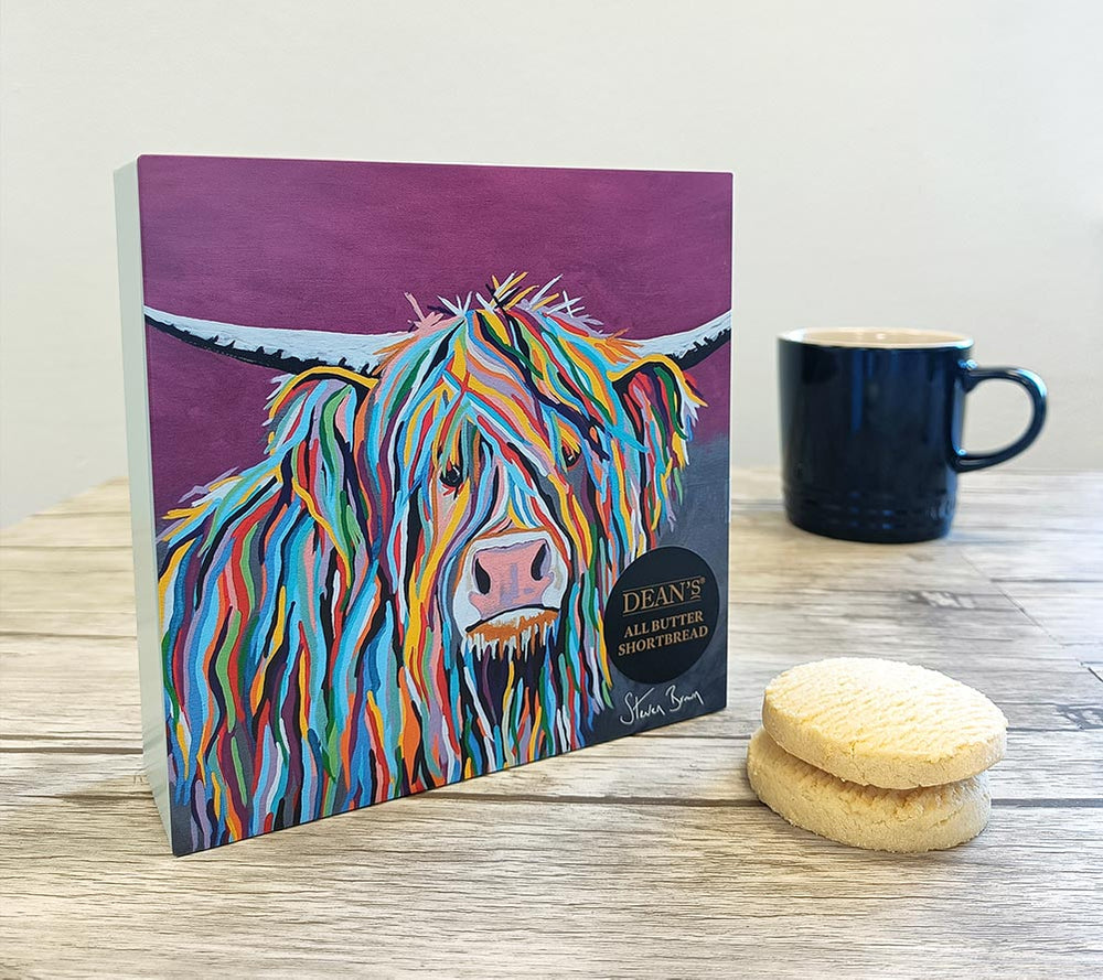 
                  
                    Angus McCoo All Butter Shortbread Tin ☆ Mit Design von Steven Brown ☆ Enthält Dean's All Butter Shortbread Rounds
                  
                
