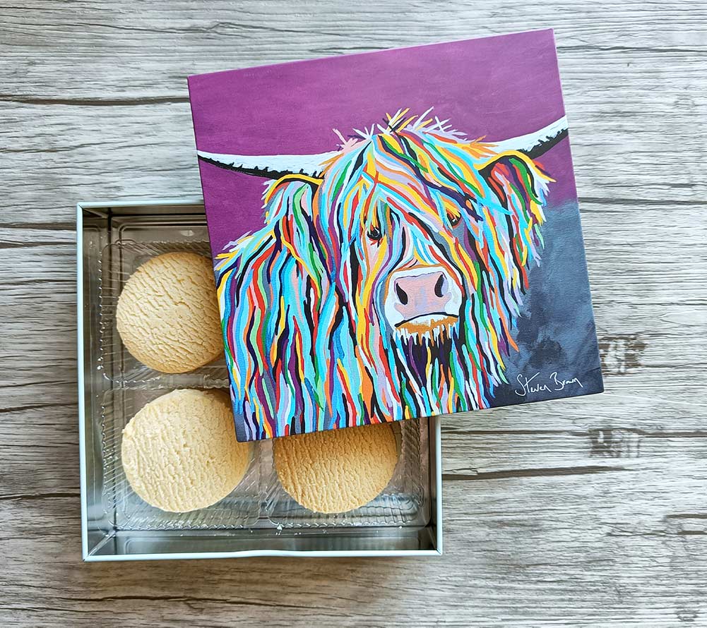 Angus McCoo All Butter Shortbread Tin ☆ Mit Design von Steven Brown ☆ Enthält Dean's All Butter Shortbread Rounds