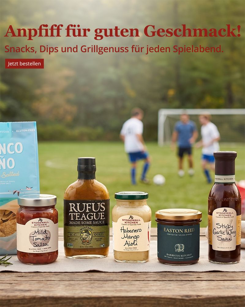 Grillabend mit Gourmet-Saucen, Salsa und Chips im Garten.