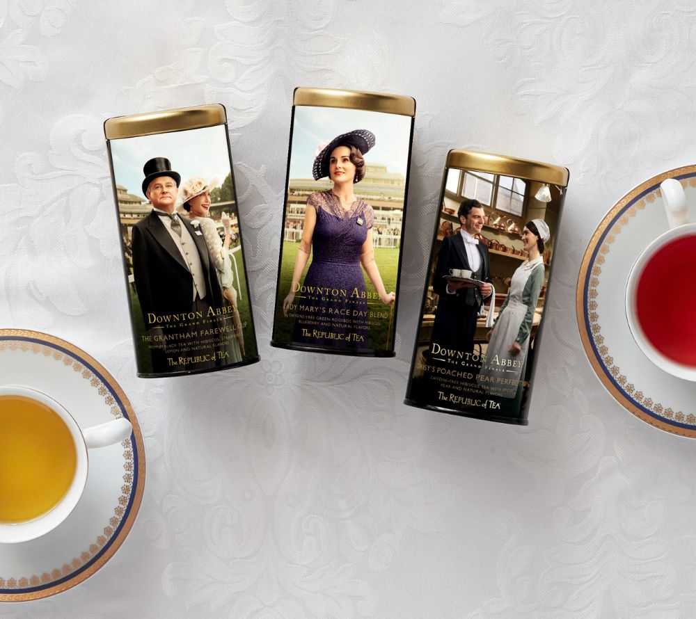 
                  
                    Downton Abbey® Lady Mary's Race Day Herbal Blend kaufen ☆ Fruchtig-frischer Kräutertee ☆ Heidelbeere, Kirsche & Zitrus ☆ Heiß oder als Latte ☆ Jetzt probieren!
                  
                