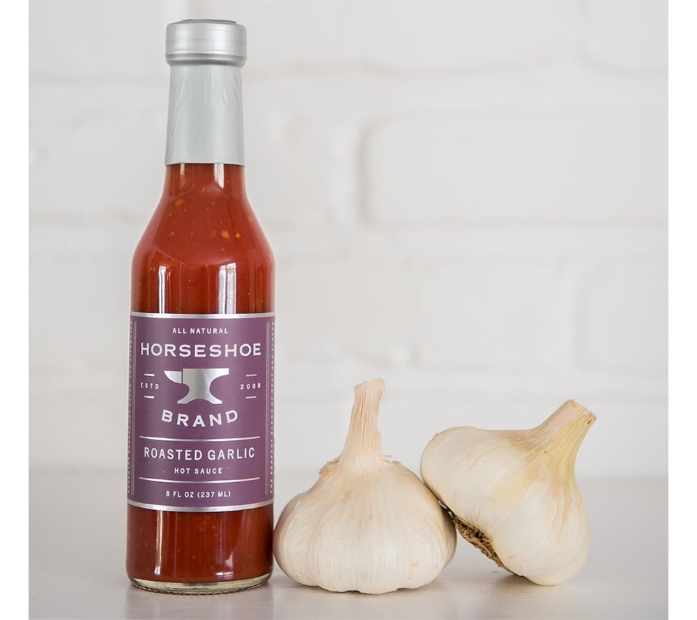 Roasted Garlic Hot Sauce von Horseshoe Brand bei American Heritage