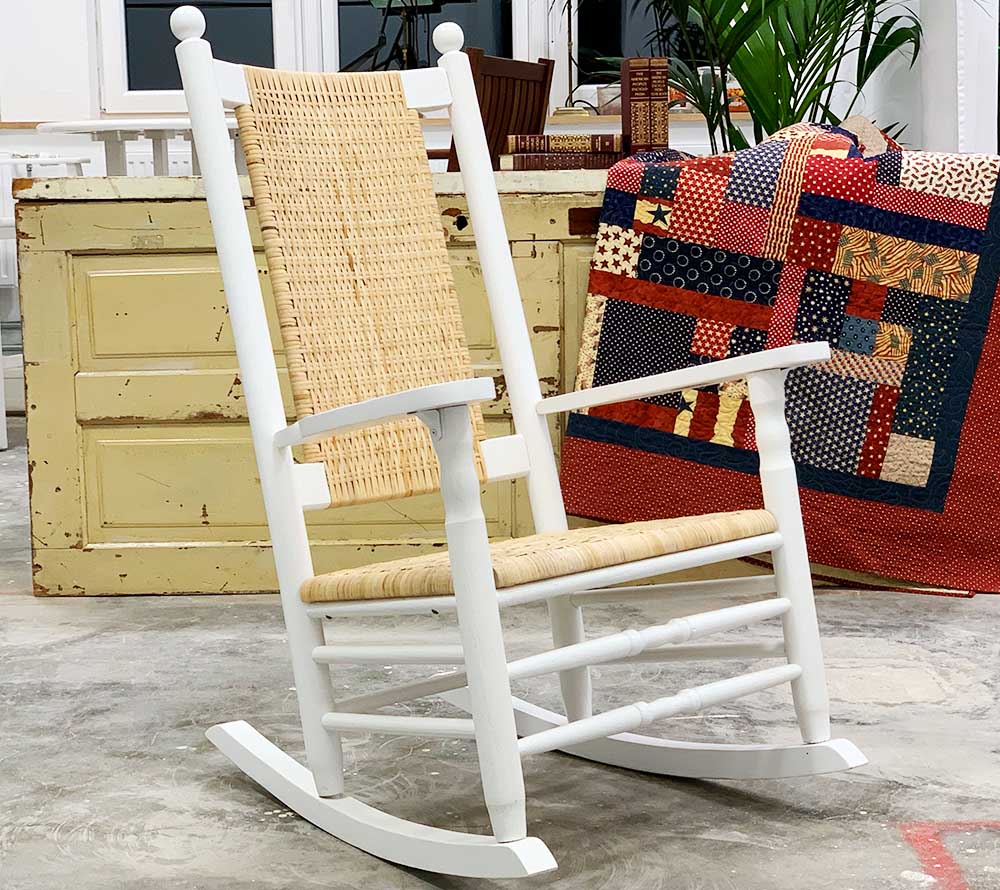 Kennedy-Troutman-Schaukelstuhl weiss von American Heritage