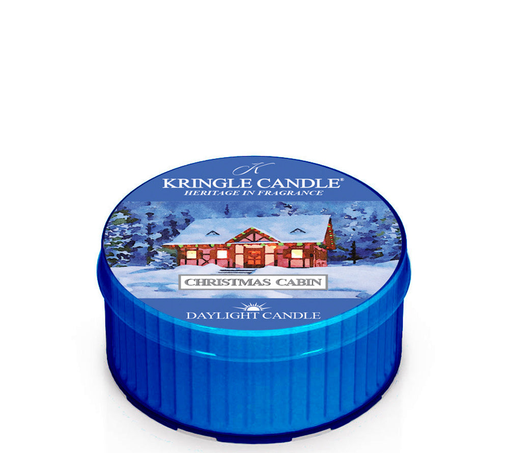 Daylight Christmas Cabin Christmas Cabin von Kringle Candle ☆ für eine wohlige Weihnachtsstimmung ☆ mit authentischen Noten von Kiefernnadeln, Zimt und Tonka ☆ Jetzt bestellen!