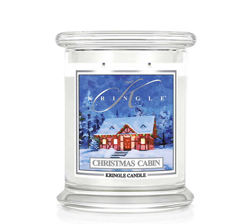 Classic Candle Christmas Cabin (14.5 oz-Glas, 2-Docht) Christmas Cabin von Kringle Candle ☆ für eine wohlige Weihnachtsstimmung ☆ mit authentischen Noten von Kiefernnadeln, Zimt und Tonka ☆ Jetzt bestellen!