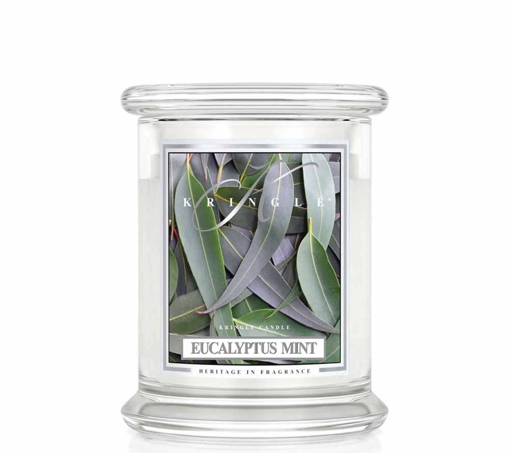 Kringle Candle Eucalyptus Mint bei American Heritage  ☆ Das Wachs der Kringle Candles ist in verschiedenen Weißtönen ganz ohne künstliche Farbstoffe gehalten. Somit fügen sich die Kerzen wunderbar in jede Umgebung ein. Hochwertige Parfümöle geben den Kerzen die verführerischen und beliebten Düfte.