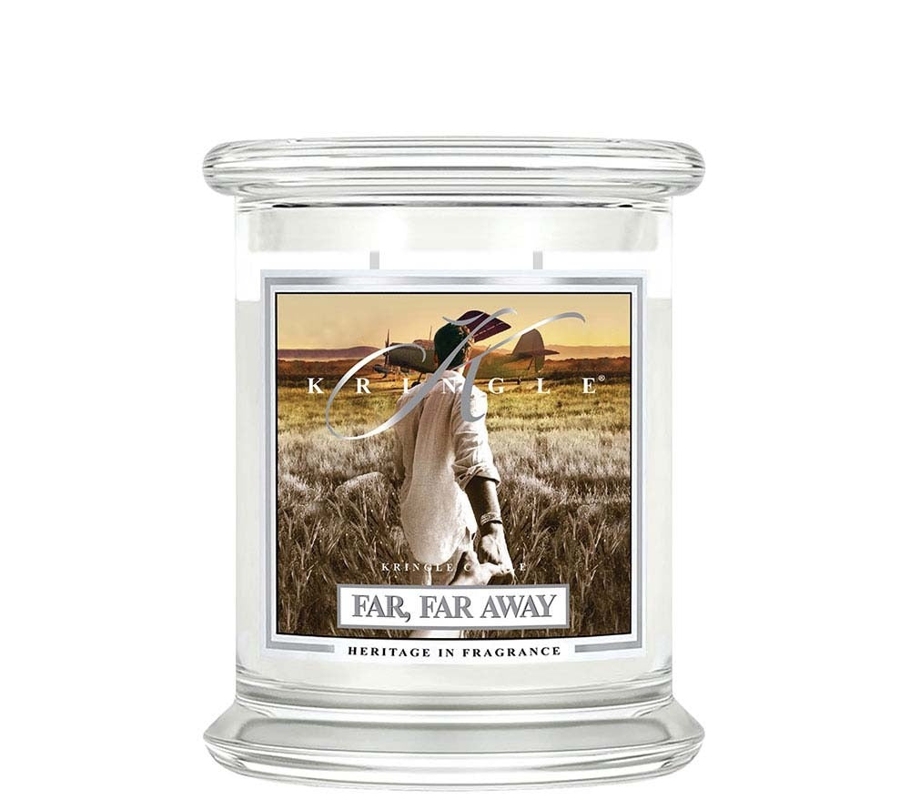 Far Far Away Medium Jar von Kringle Candle bei American Heritage ☆ Duftkerze Far, Far Away ♥ Männlicher Duft ♥ Für den Sommer ♥ Sorgt für eine warme Atmosphäre ♥ Importiert aus den USA » Jetzt schnuppern! 