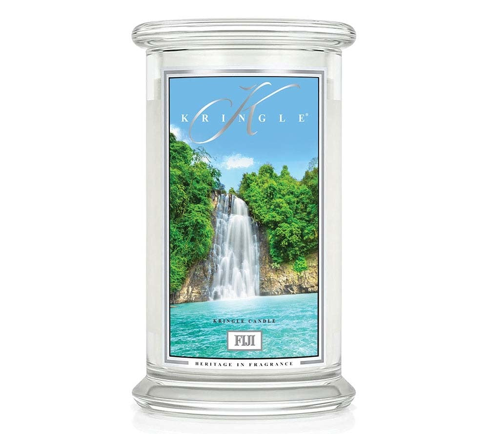 Fiji Large Jar von Kringle Candle bei American Heritage ☆ Ein tropischer Traum, genauer gesagt Duft-Traum, ist unsere neue Fiji-Kerze von Kringle Candle.