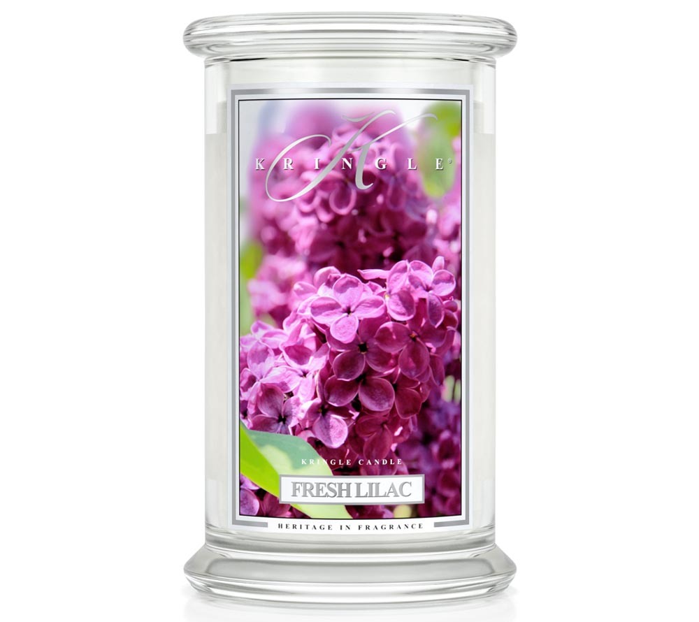 Freuen Sie sich auf den Frühling mit dieser herrlichen Flieder-Komposition von Kringle Candle! In den Kopfnoten harmoniert das Freesien-Aroma, das an Orangen und Zitronen erinnert, geradezu hinreißend mit dem cremig-süßen Duft von Magnolien.
