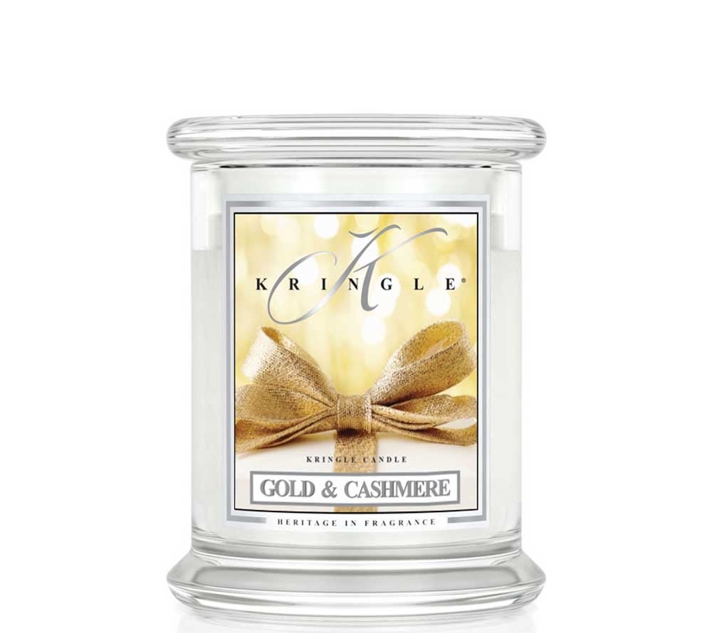 Gold & Cashmere Classic Jar medium von Kringle Candle bei American  Heritage ☆ American Heritage bietet seit Bestehen des Unternehmens 2004 besondere Duftkerzen an. Die neue Lieblingsduftkerzen-Serie kommt von Kringle Candle, die direkt aus Neu-England importiert wird und eine tolle Geschichte hat.