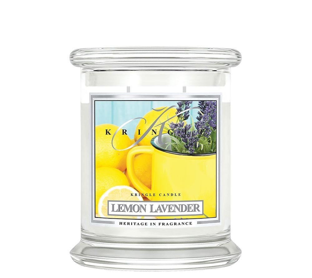 Lemon Lavender Medium Jar von Kringle Candle bei American Heritage ☆ Duftkerze Lemon Lavender ♥ Frischer & fruchtiger Duft ♥ Für den Sommer ♥ Bietet eine warme Atmosphäre ♥ Importiert aus den USA » Jetzt schnuppern! 