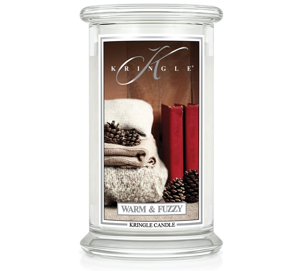 Große Classic Candle Warm & Fuzzy (22 oz-Glas, 2-Docht) ☆ Duftkerze von Kringle Candle mit Zedernholzaroma und Noten von Veilchen und Rose. Wärme und Behaglichkeit in der kühleren Jahreszeit.