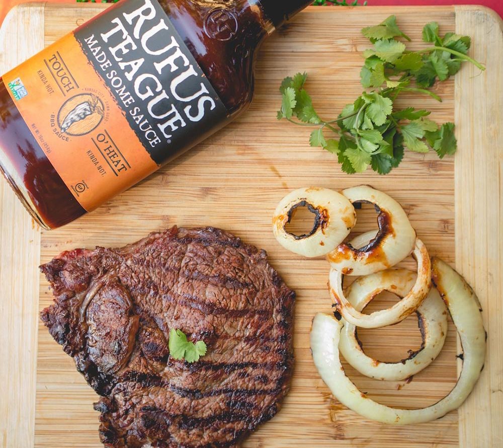 BBQ Sauce von Rufus Teague ☆ Mit erlesenen Chipotle Chilis ☆ Aus rein natürlichen Zutaten ☆ Vielseitig einsetzbar ☆ Non-GMO » Jetzt probieren! 