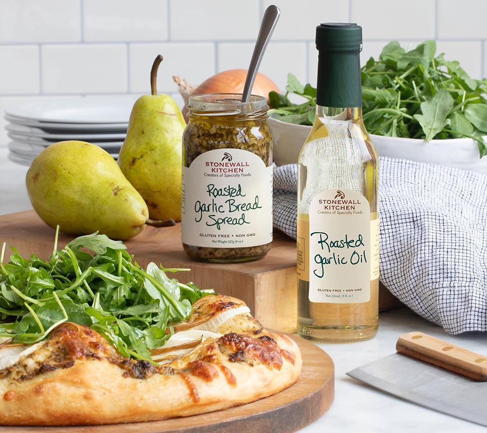 Garlic Bread Spread von Stonewall Kitchen kaufen ☆ Mit geröstetem Knoblauch, Hartkäse und Gewürzen ☆ Für Pizza, Pasta und als Dip ☆ Jetzt probieren!