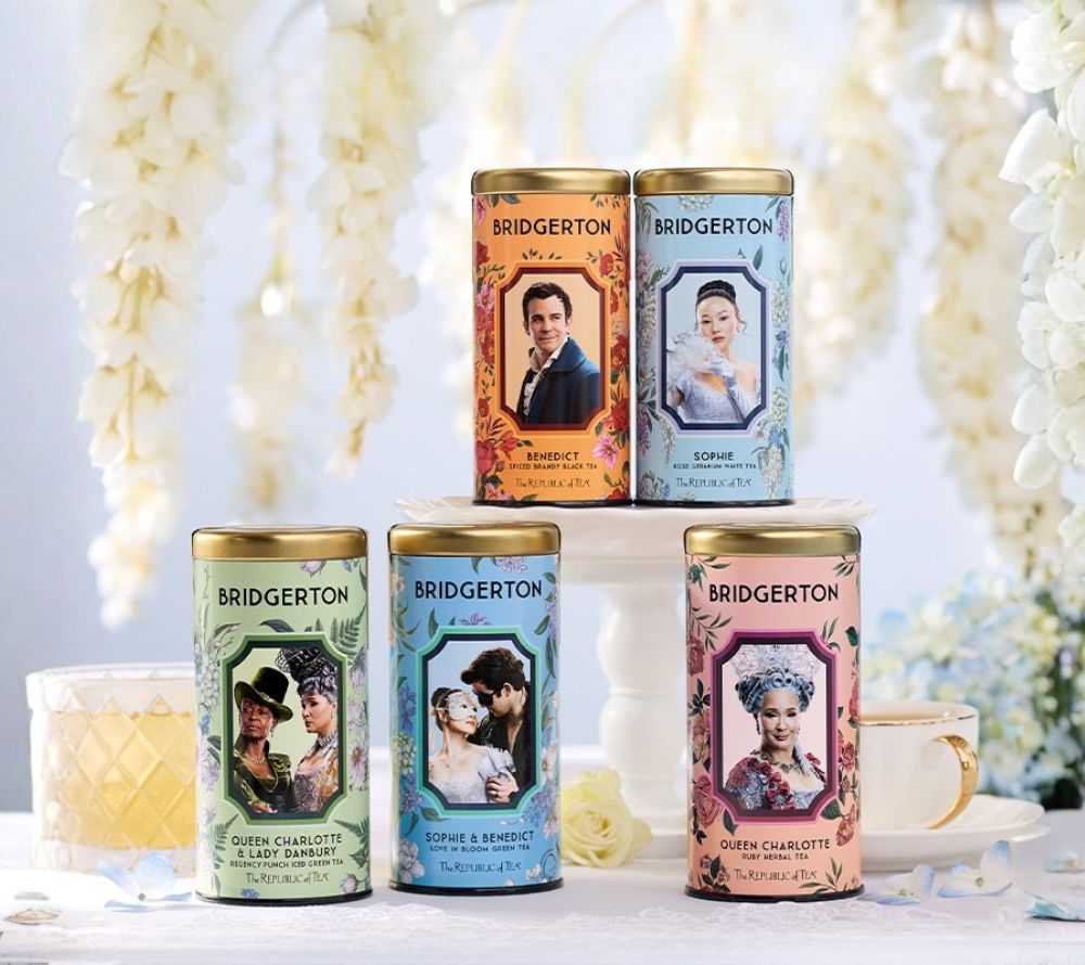 Kräutertee mit Hibiskus, Erdbeere & Rose. Fruchtig, floral & koffeinfrei – Bridgerton Ruby Tea für elegante Genussmomente.