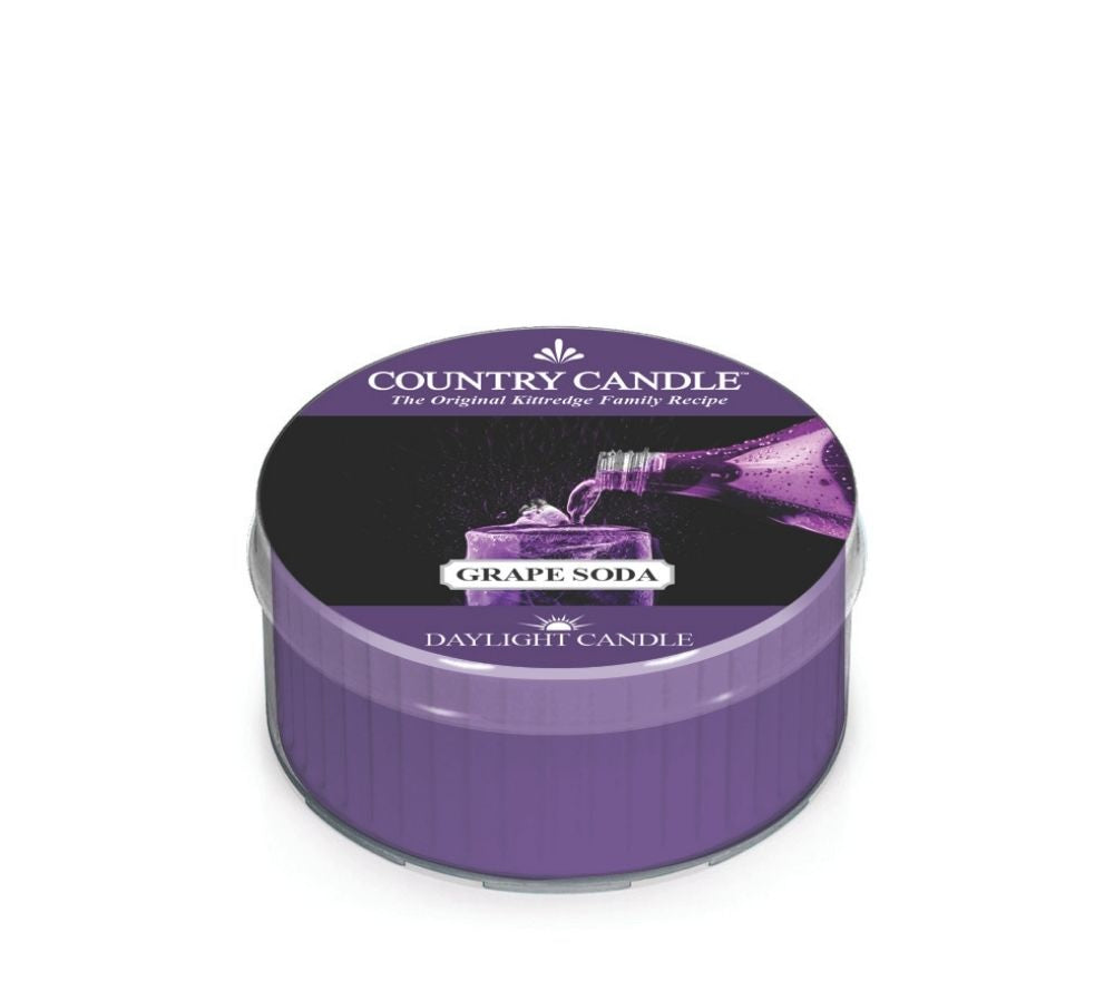 Duftkerze Grape Soda von Kringle Candle ☆ Spritziger Duft nach prickelnder Traubenlimonade mit fruchtigen Akzenten ☆ Verspielt, fröhlich und voller Lebensfreude ☆ Hochwertige Duftkerze mit gleichmäßiger Brenndauer ☆ Jetzt kaufen