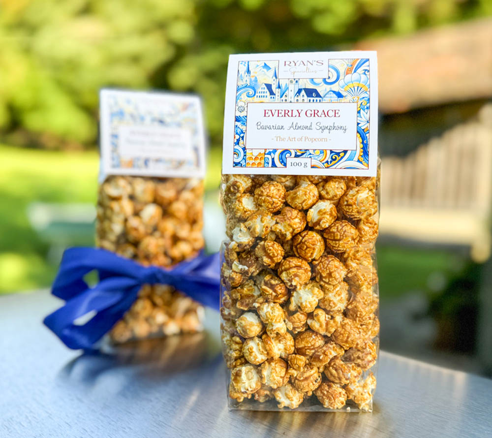 Everly Grace Popcorn - Bavarian Almond Symphony kaufen ☆ Bayerisches gebrannte Mandeln-Popcorn ☆ Mehr Sorten ☆ Jetzt probieren!