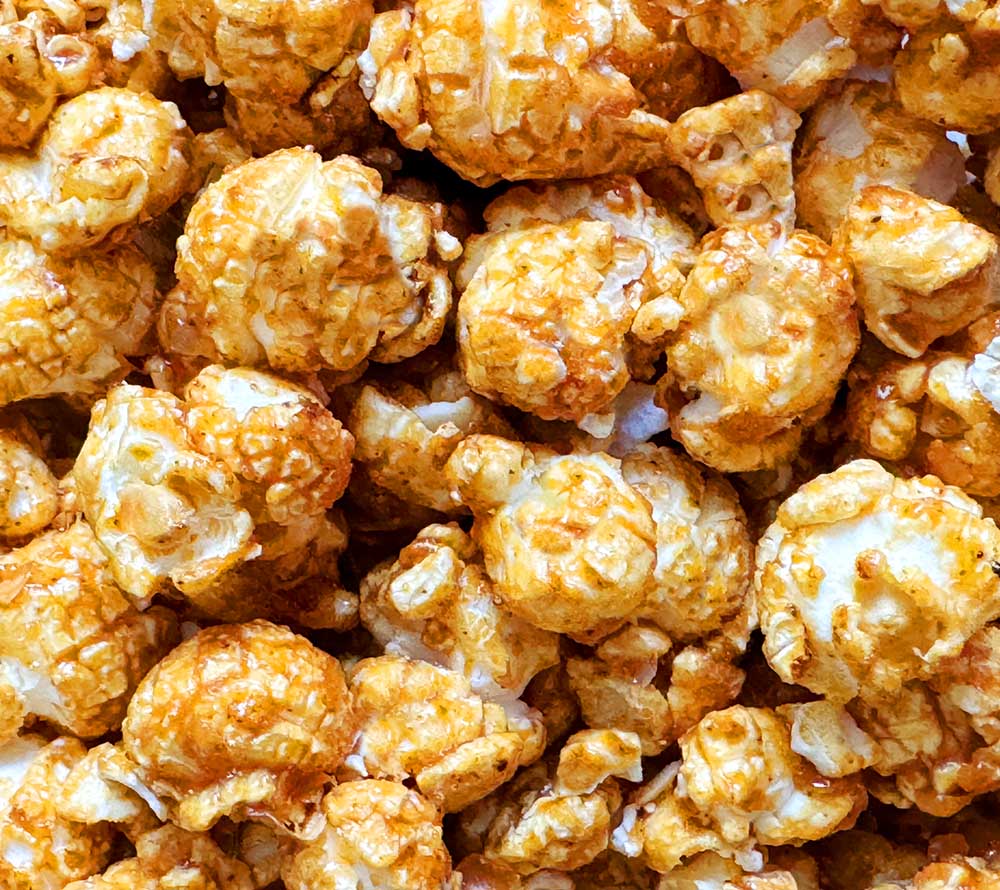Everly Grace Popcorn - Bavarian Almond Symphony kaufen ☆ Bayerisches gebrannte Mandeln-Popcorn ☆ Mehr Sorten ☆ Jetzt probieren!
