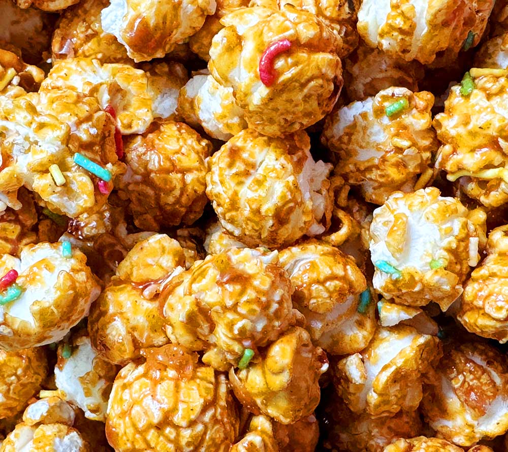 Everly Grace Popcorn - Birthday Cake Confetti kaufen ☆ Mit bunten Zuckerstreuseln und Vanille ☆ Mehr Sorten ☆ Jetzt probieren!