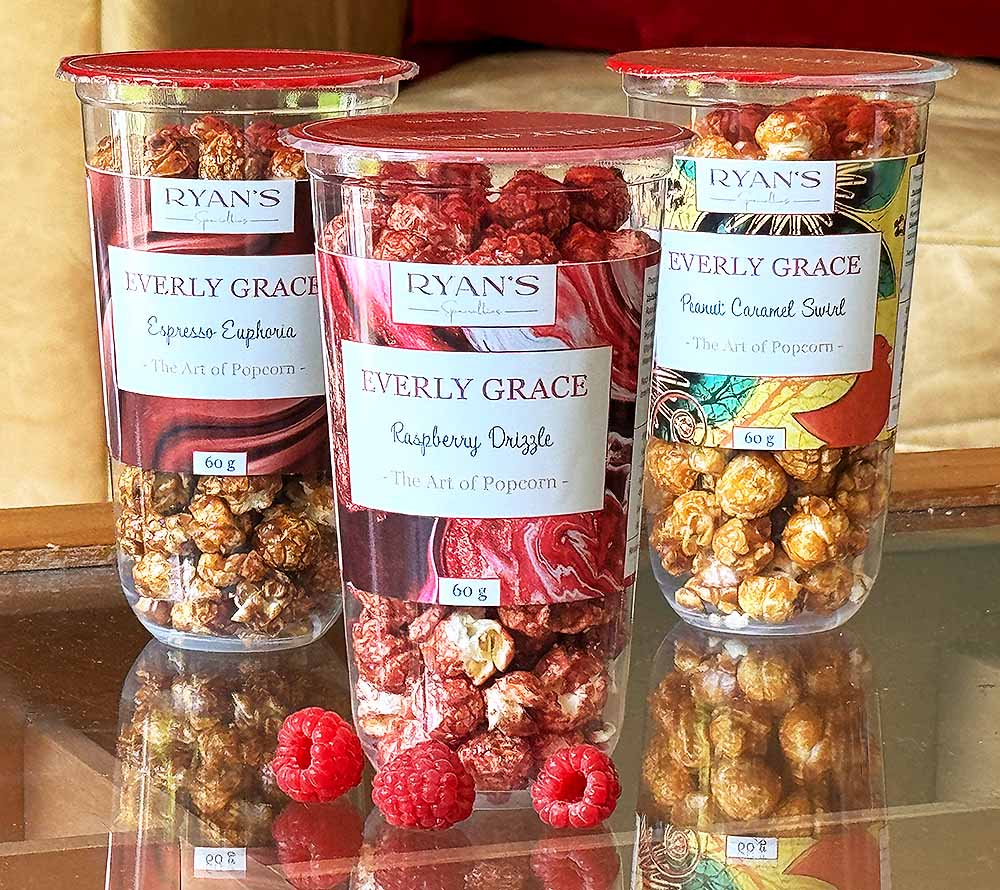 Everly Grace Popcorn Cup - Peanut Caramel Swirl 60 g kaufen ☆ Mit Karamell und ERdnussbutter ☆ Der perfekte Snack ☆ Mehr Sorten ☆ Jetzt probieren!