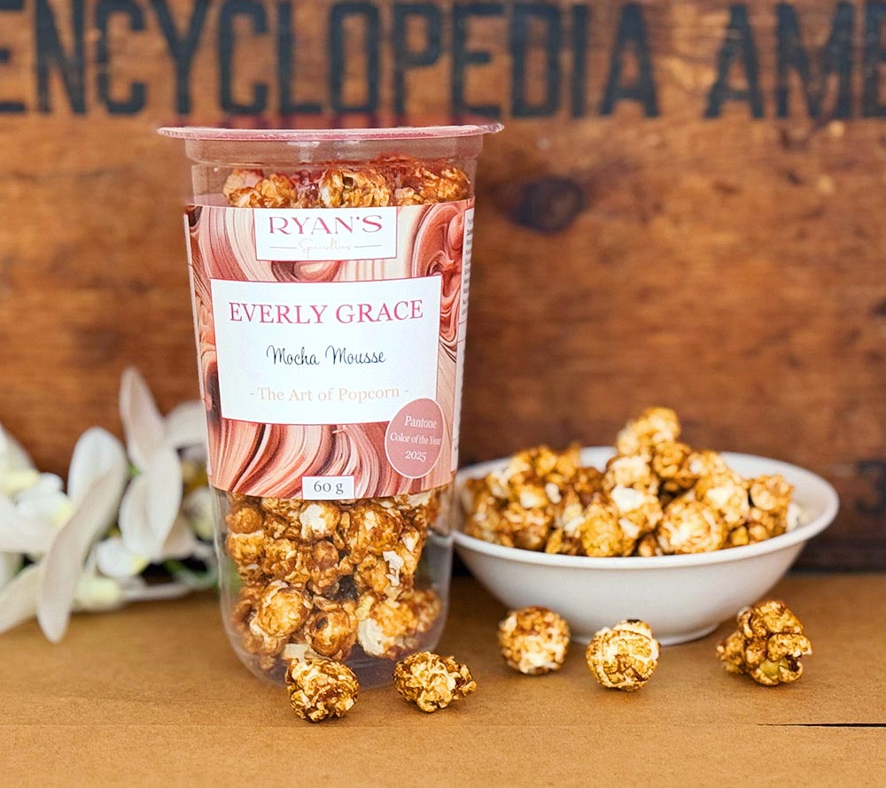 
                  
                    Everly Grace Popcorn - Mocha Mousse kaufen ☆ Cremiger Mocha und zarte Schokolade ☆ handgefertigt ☆ Für Kaffeeliebhaber ☆ internationaler Versand
                  
                