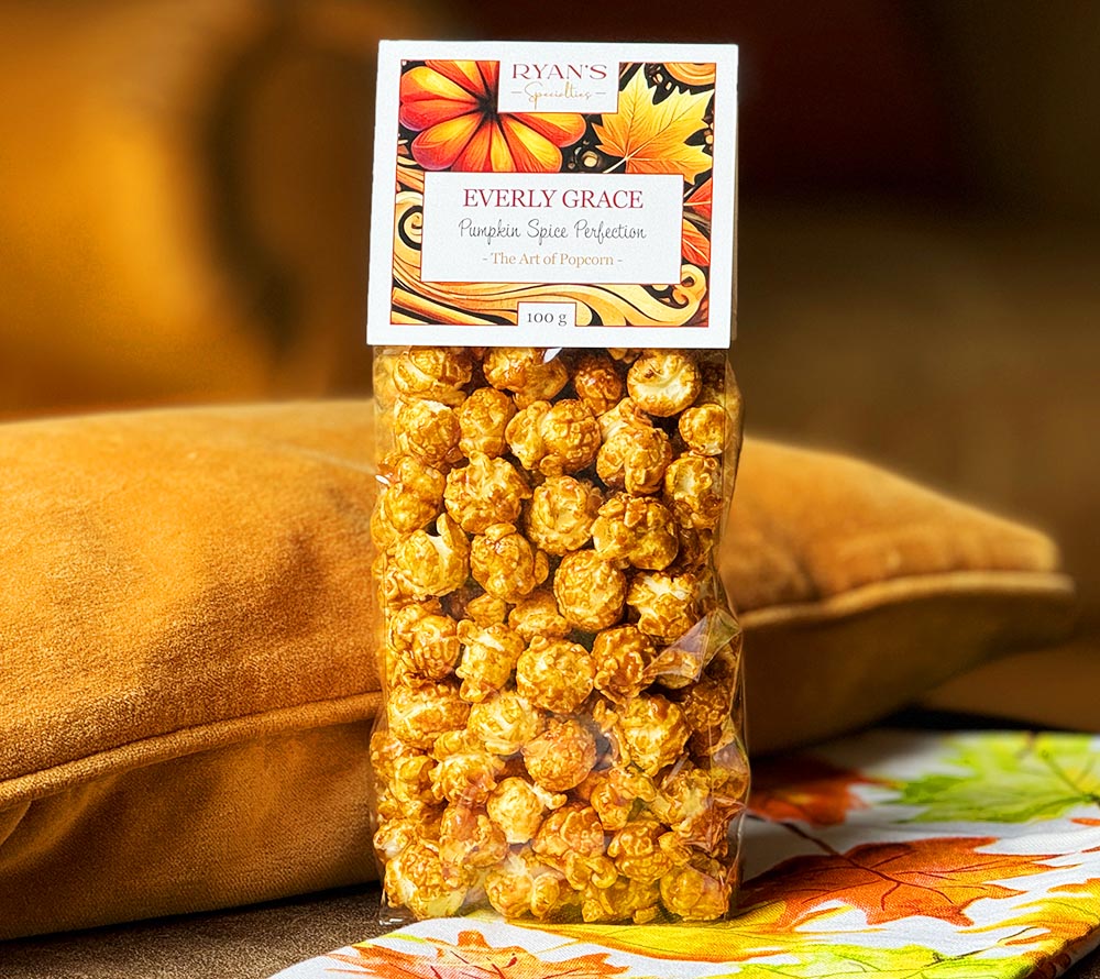 Everly Grace Popcorn - Pumpkin Spice Perfection kaufen ☆ Mit Karamell, Pumpkin Spice, Zimt und anderen herbstlichen Gewürzen ☆ Mehr Sorten ☆ Jetzt probieren!