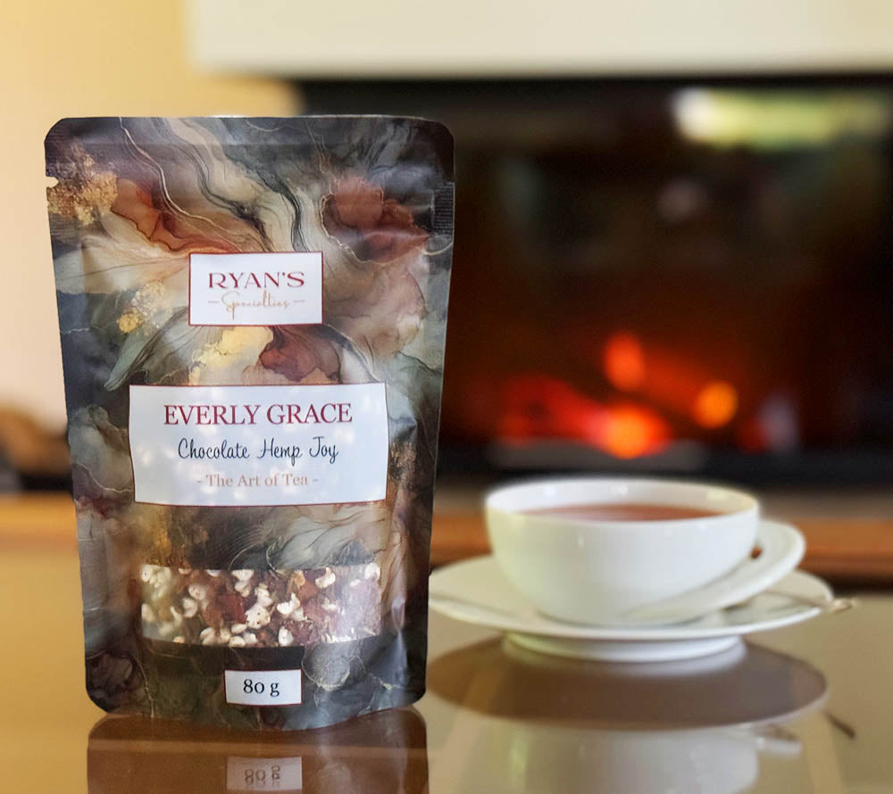 Everly Grace Tee Chocolate Hemp Joy kaufen | koffeinfreier Bio-Kräutertee ohne Aromen | Eine verführerische Teemischung für luxuriöse Genussmomente!