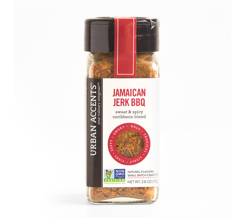 Karibisch & leicht scharf: das Jamaican Jerk BBQ Rub besteht aus braunem Zucker, schwarzem & rotem Pfeffer, Jalapeno- & Chili-Pfeffer, Zwiebel, Knoblauch und weiteren leckeren Gewürzen.