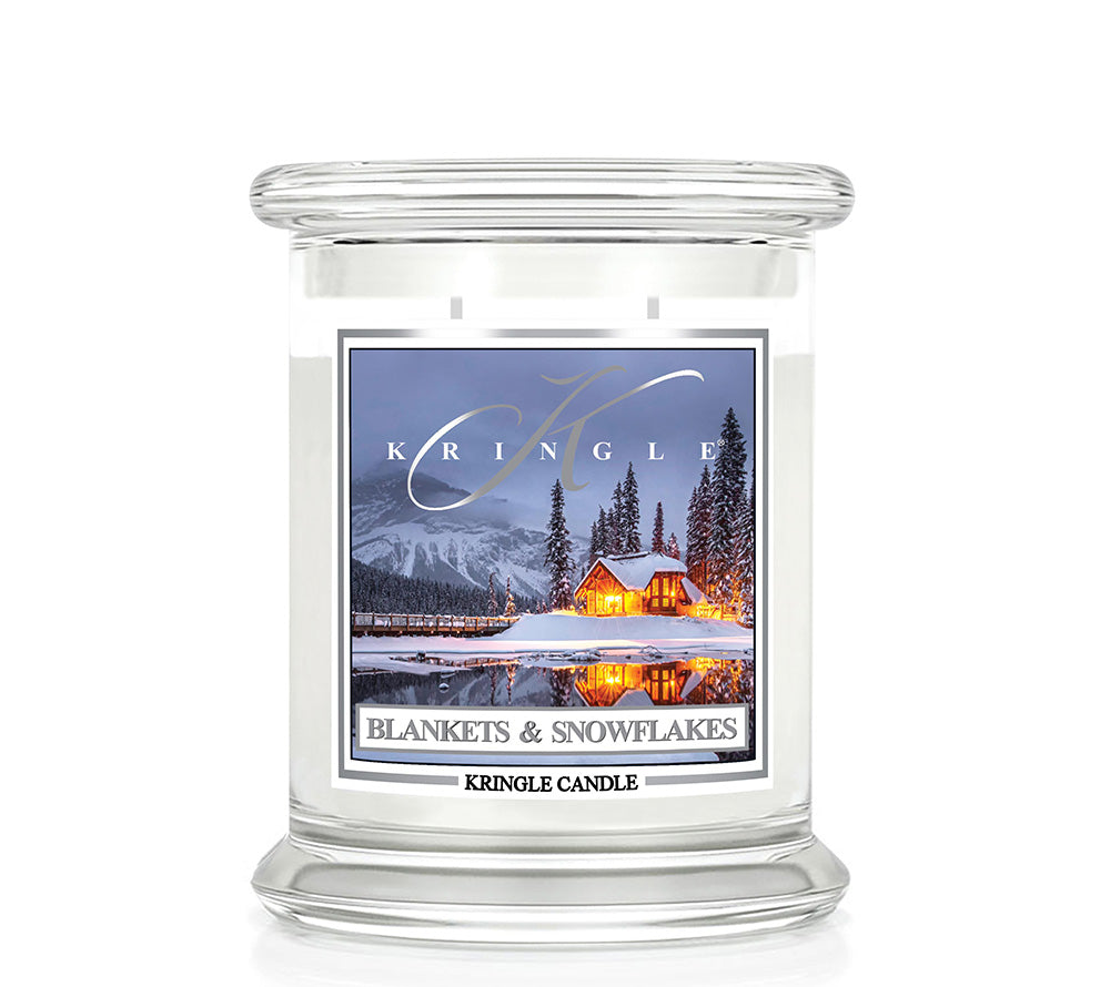 Medium Blankets & Snowflakes (14.5 oz-Glas, 2-Docht) kaufen ✚ Kringle Candle ✚ In allen Größen ✚ Große Auswahl ✚ Made in USA ✚ Weltweiter Versand