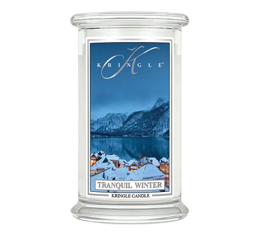 Duftkerze Tranquil Winter von Kringle Candle kaufen ☆ klare, frische Noten ☆ perfekt für entspannende Winterabende ☆ internationaler Versand