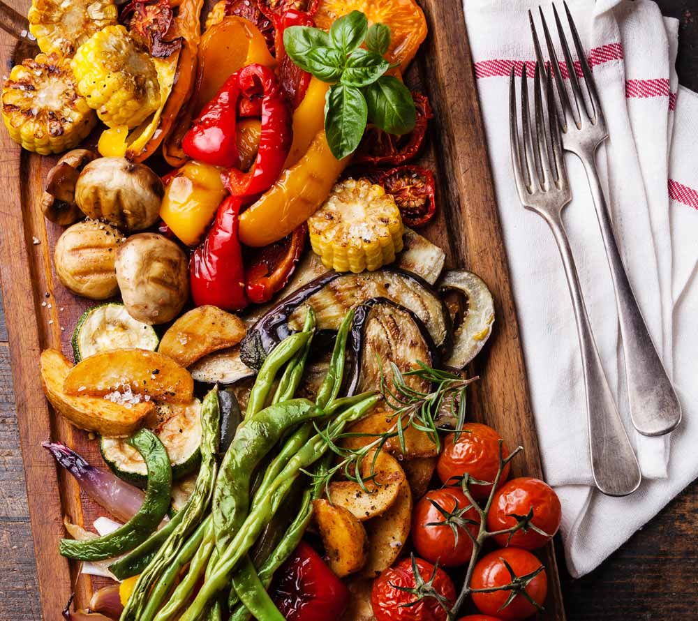 
                  
                    Die Sonoma Pepper Gewürzmischung besteht aus grobem schwarzen Teilcherry-Pfeffer, getrocknetem Knoblauch, Zwiebelflöckchen, sowie Zitronen- und Orangenschalen.
                  
                