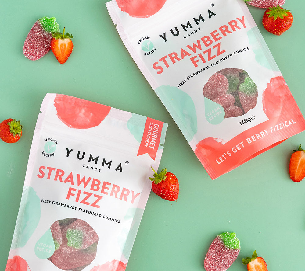 
                  
                    Strawberry Fizz Pouch Bag von Yumma Candy ☆ Vegane Gummibonbons mit Erdbeere ☆ Aus England
                  
                